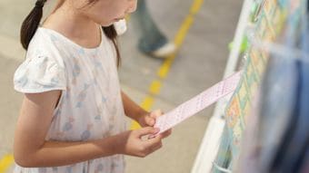 ｢そんな安物と交換しないで!｣大ブームになっている子どものシール交換にガチで介入する親の異常ぶり