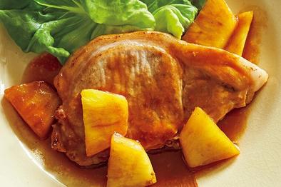 パインの酸味と甘味が食欲を駆り立てる"ポークチャップ"