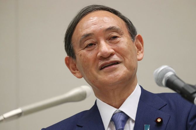 自民党総裁選への出馬を表明し、記者会見する菅義偉官房長官＝2020年9月2日、衆院議員会館