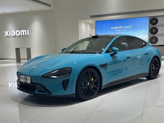 中国スマートフォン大手のシャオミが発売したEVセダン、SU7の高性能モデル「MAX」