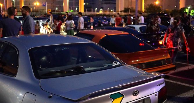 大黒PAに集まる外国人ら