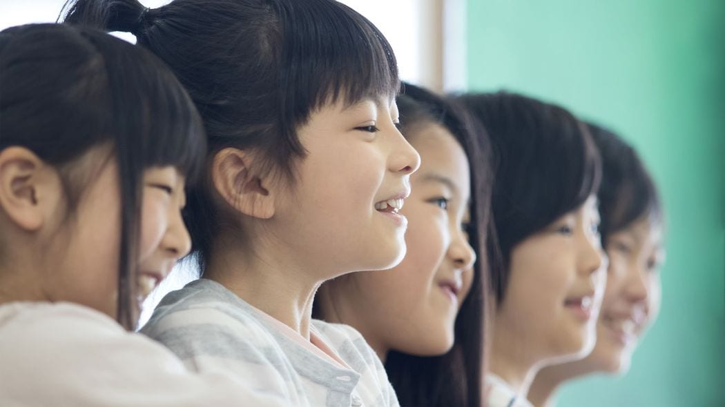 小学生に蹴られた男性教員が反射的に蹴り返したら減給…子どもは何でも許され｢教員は我慢しろ｣でいいのか ｢児童の親に謝罪させ､教員は慰謝料を請求するべき｣との声も