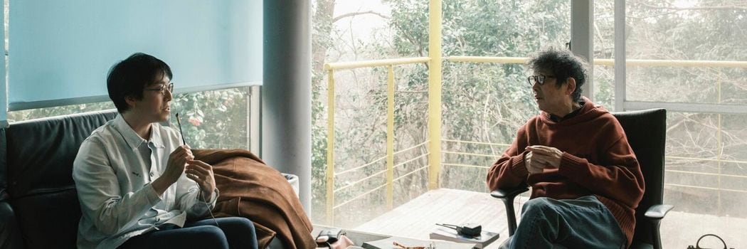 ｢アスリートの瞬間芸みたいな感じで描くんです｣横尾忠則が成田悠輔に明かした"たった1つ"の創作の極意とは