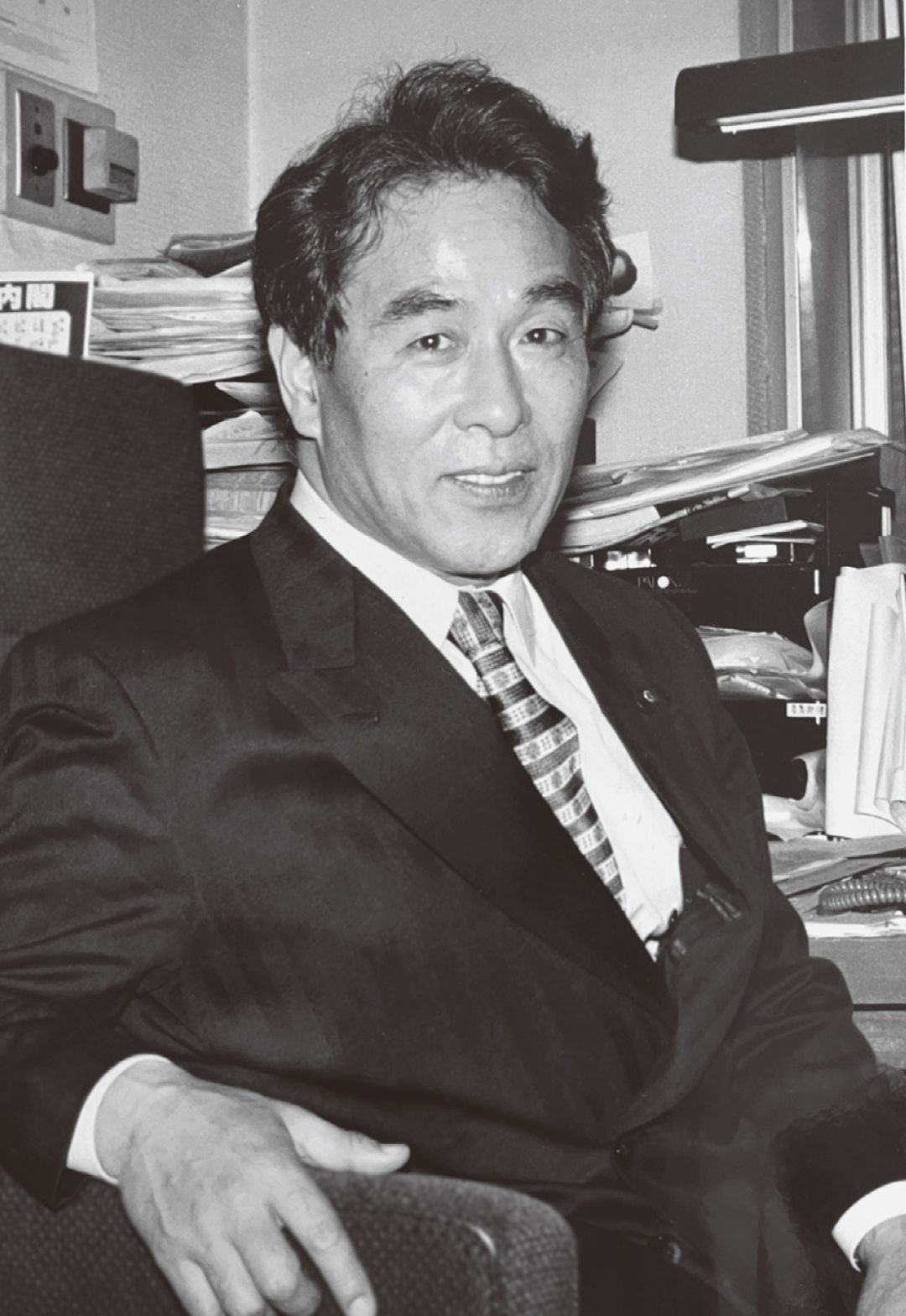 石井紘基氏