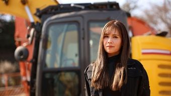 年収60万円の清掃パート→工事現場で800万円…2児のシングルマザーがショベルを操る"重機女子"になるまで