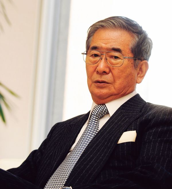 1932年、兵庫県神戸市生まれ。神奈川県立湘南高校、一橋大学卒業。大学在学中に執筆した『太陽の季節』で芥川賞受賞。68年、自民党から出馬し参議院議員に。元東京都知事。『法華経を生きる』『老いてこそ人生』、ミリオンセラーとなった『弟』など、著書多数。