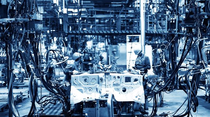自動車工場における溶接ロボットの動き