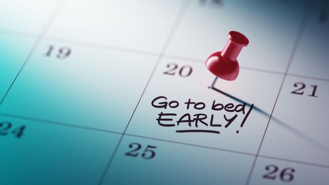 早寝する日を書き込んだカレンダー