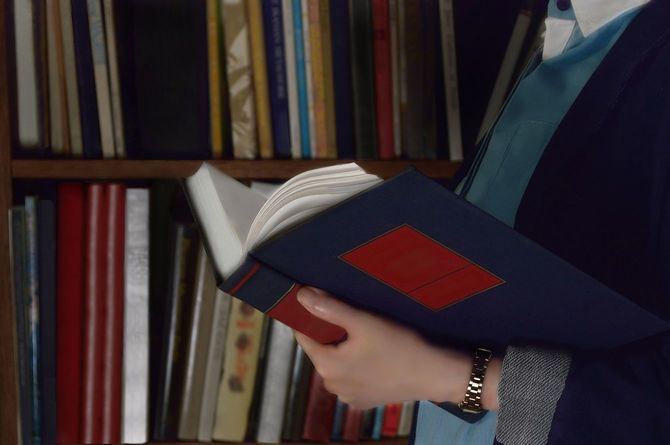 本を読む人のイメージ