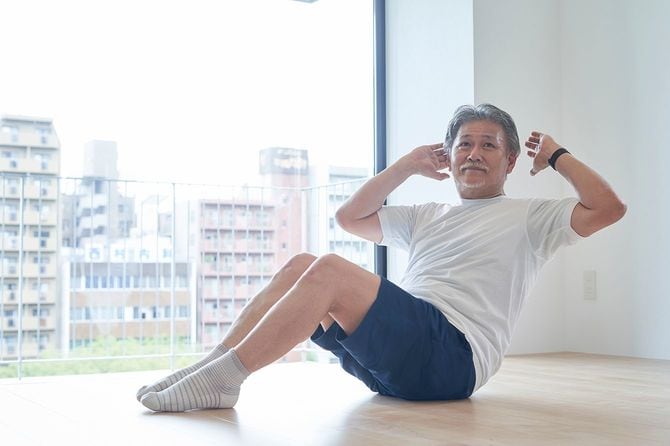 部屋の中でトレーニング