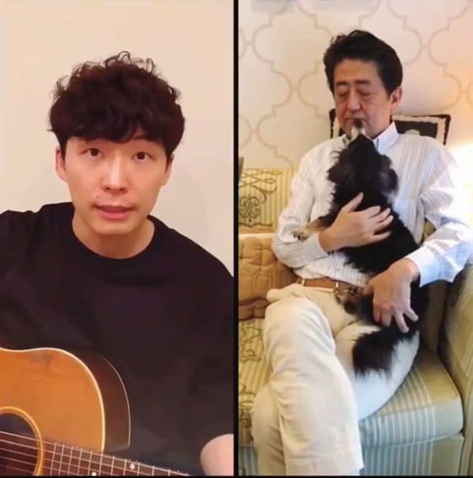 星野源さん（左）の動画に合わせて自宅でくつろぐ様子を投稿した安倍晋三首相