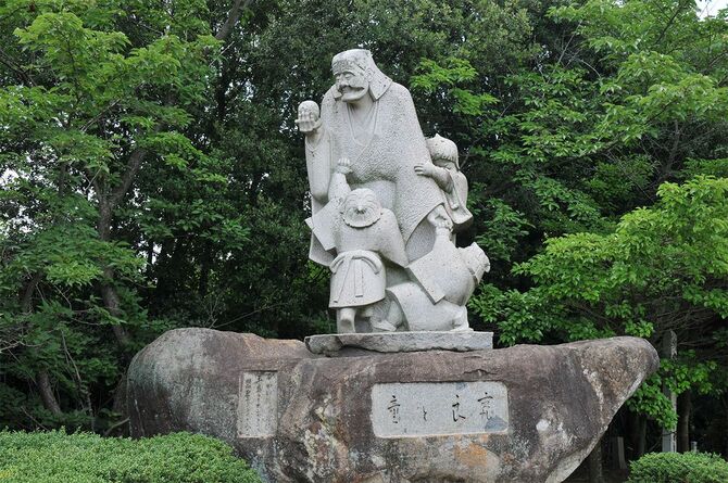 岡山県倉敷市にある円通寺の良寛像
