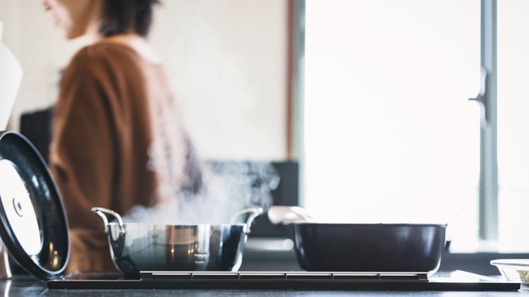 お金が貯まらない家のキッチンにはこれがたくさんある…｢丁寧な暮らし｣に憧れる人がつい買ってしまうもの