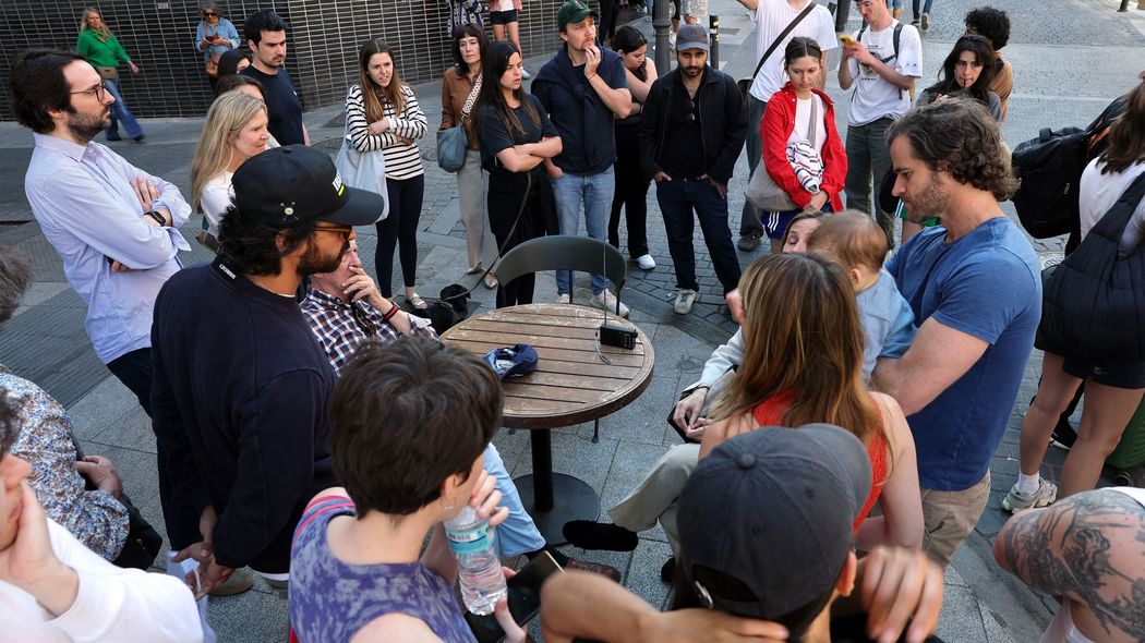 スマホも電子マネーも使えない…前代未聞｢最大23時間の大規模停電｣で人々が最後に頼った"レトロ家電"とは いまこそ見直したい｢停電に備えた防災アイテム｣