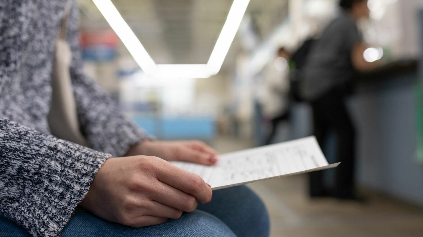 日本が貧乏になった｢真の原因｣はここにある…｢急ぐなら19万円払え｣でクレーマーを撃退する英国行政の凄さ ｢ペーパーワーク撲滅｣への覚悟が日本とぜんぜん違う