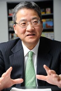 <strong>伊藤忠商事調査情報部長 三輪裕範</strong>●鉄鋼貿易本部等を経て、ハーバード・ビジネス・スクールにてMBA取得。旧大蔵省財政金融研究所、経団連21世紀政策研究所、伊藤忠商事会長秘書等を経て現職。