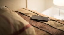 スマホを｢自分が眠る場所｣で充電してはいけない…科学ジャーナリストが｢充電場所と時間帯｣に注意する理由【2024上半期BEST5】