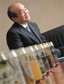 <strong>荻田伍●おぎた・ひとし</strong><br>1942年、福岡県生まれ。65年九州大学経済学部卒業、アサヒビール入社。89年長野支店長、95年福岡支店長、97年九州地区本部長、2000年常務。02年アサヒ飲料副社長、03年同社社長。06年より現職。出向先のアサヒ飲料では赤字体質を脱却しV字回復に導く。子会社からの社長就任は前例のない抜擢だった。