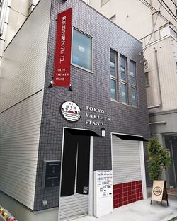 オープンした神保町店。1階がおもに厨房で、2階が客席になっている。