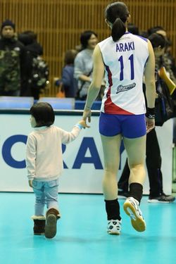 娘・和香ちゃんと荒木絵里香さん　写真＝本人提供