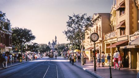 ここでダメなら開園できなかった ディズニーランドをめぐる 生きるか死ぬかの1日 スポンサー第1号を獲得するまで President Online プレジデントオンライン