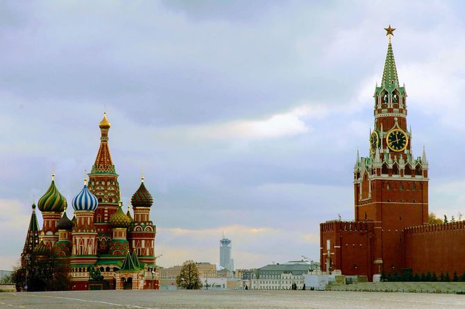 大統領府のあるクレムリンと、ロシア正教会の聖ワシリー大聖堂。両者の距離は縮まりつつある