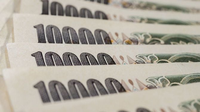 複数枚の1万円札