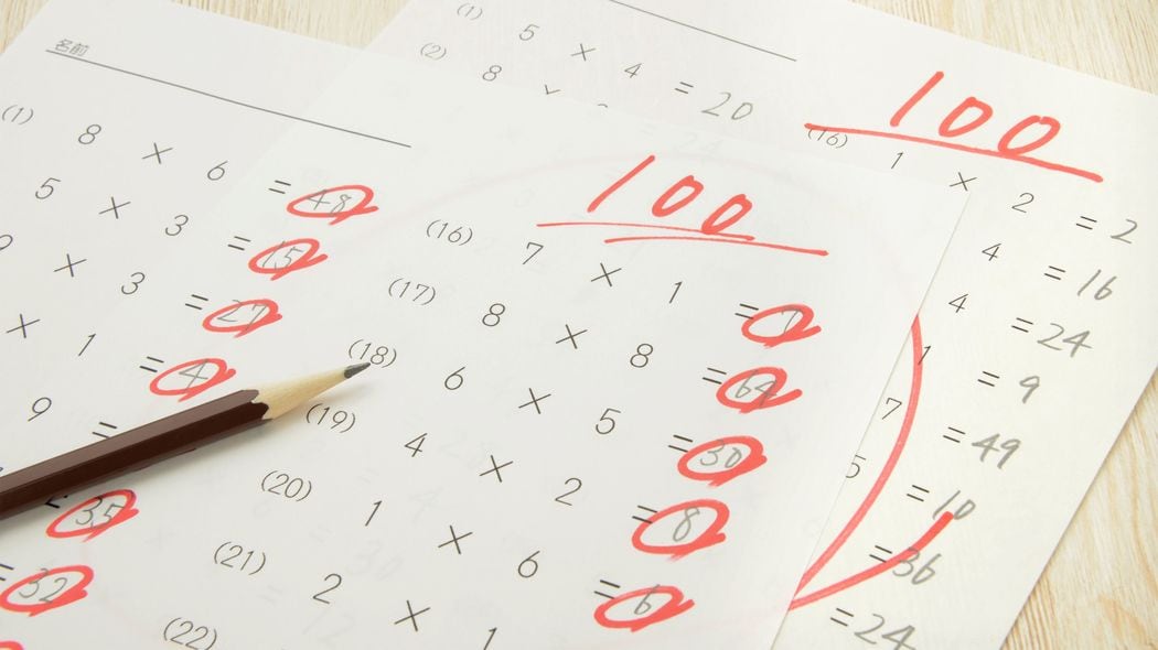 100点を取ったときの褒め方でわかる…"やり抜く子"を育てる親と"すぐあきらめる子"の親の決定的違い