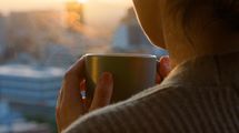 これだけで睡眠の質が一気に高まる…不眠に悩む人が夕方以降に避けたほうがいい"飲み物と食材の種類"
