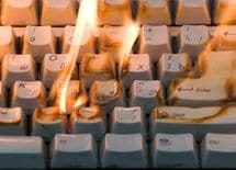 匿名で人を血祭りに「便乗コメント」の罪