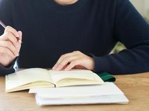 奨学金を受けるために知っておきたい「2つの条件」