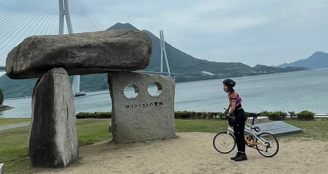 台湾との姉妹自転車協定と国際大会「サイクリングしまなみ」を記念して建立された記念碑「サイクリストの聖地」