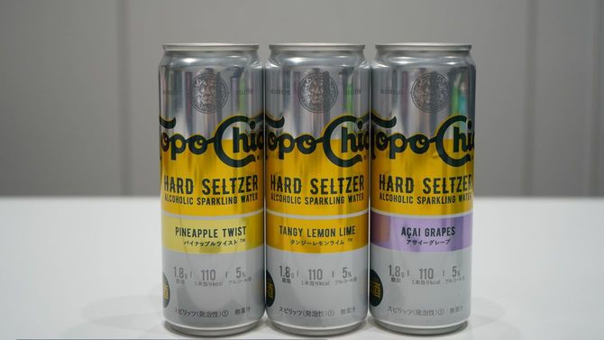 炭酸水のアルコール飲料「トポチコ ハードセルツァー」。現在は2府2県での限定販売となっている