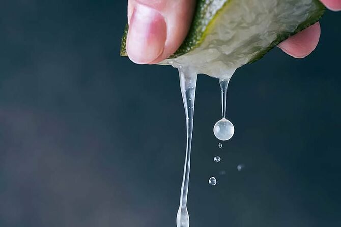 日向市発祥の柑橘「へべす」は果汁が多く柔らかな酸味が特徴だ