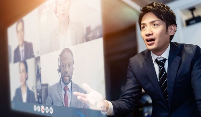 ビデオ会議をしている人たちのイメージ