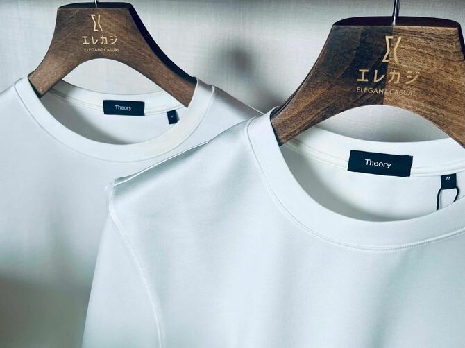 セオリーのTシャツ。左は1年使用、右は新品