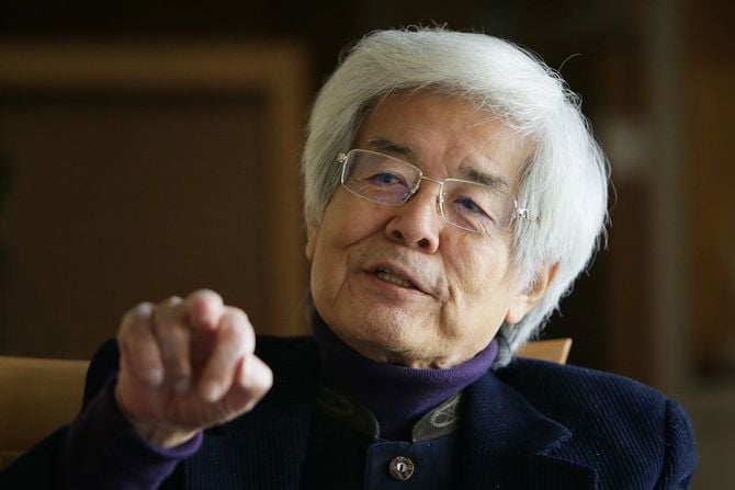 インタビューに答える解剖学者の養老孟司さん=2016年3月3日、神奈川県箱根町