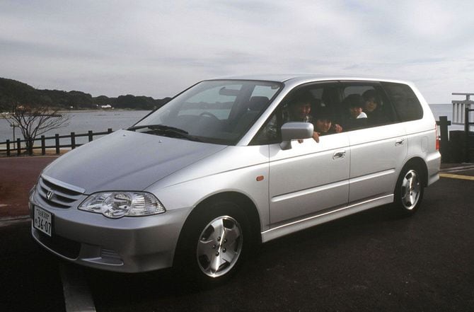 ホンダが発売した2代目オデッセイ＝2000年1月