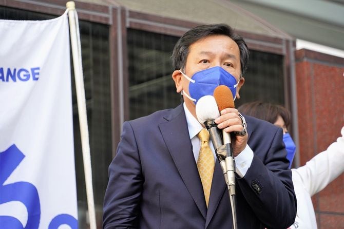 横浜駅で街頭演説をする枝野幸男氏(立憲大作戦2021)