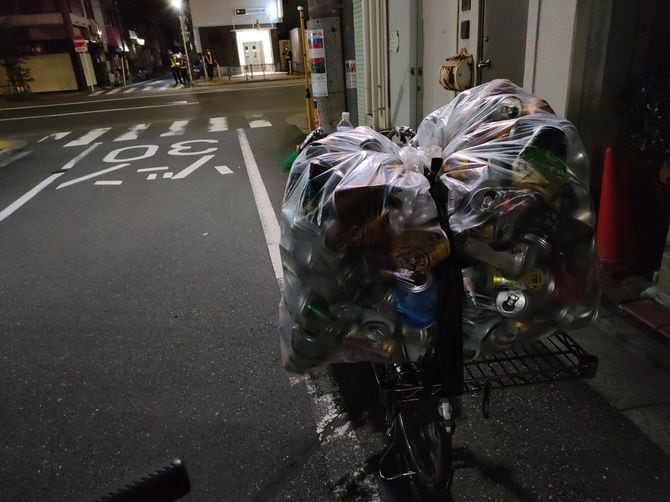 24時間ベースを構えられる場所がないホームレスでも空き缶拾いをしている人はいるが、かなりハード