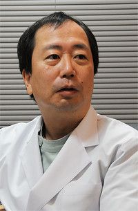 <strong>横浜すずきクリニック院長 鈴木敏彦</strong>「皮膚科の医師が薄毛では説得力がないと思ったのがきっかけです」