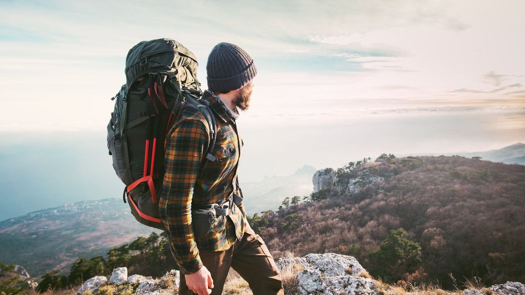 顔に傷を負い足を引きずる男性は別人だった…50代の登山者を捜す捜索隊が山中で出会った謎の人物の正体 栃木県側から入山した遭難者を捜していたはずが…