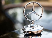 ベンツに乗る人は一生でいくら車に払うか