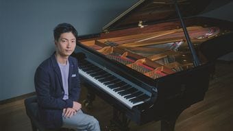超進学校で6年間首席→ショパン国際ピアノコンクールに出場…｢ピアノは趣味｣だった天才が選んだ意外な本業