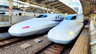 東海道・山陽新幹線博多まで全線開通日の東京駅発一番列車自由席特急券0001番‼️ 年末恒例｢混雑率200％の自由席｣の景色は日本から消える…新幹線のぞみ