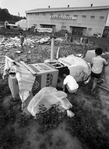 段ボールで秘密基地づくり