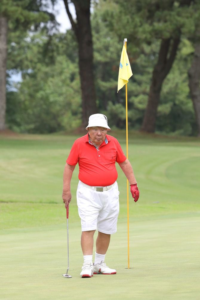 土曜日にゴルフを楽しむ鈴木修氏
