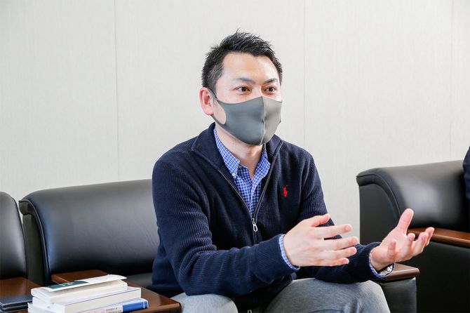 中国ルポライターの安田峰俊さん