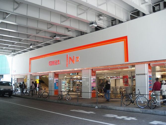 銀座インズは「銀座西二丁目二番地先」という実際には存在しない地名を便宜的に利用している（写真＝Kentin／CC-BY-SA-3.0、2.5、2.0、1.0／Wikimedia Commons）