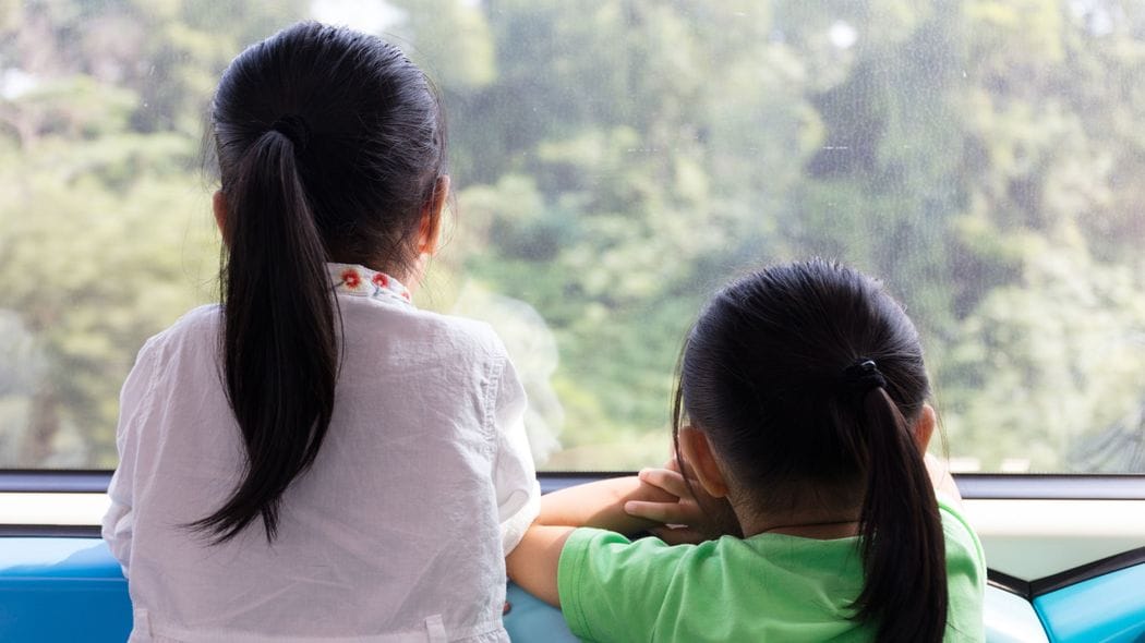 電車のシートに靴のまま立つ子を注意できない親が､その子の将来を潰している ｢快適な社会｣は子どもの能力を奪う